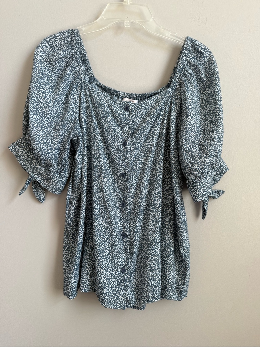 LC Lauren Conrad Blue Floral Puff-Sleeve Button Front Blouse